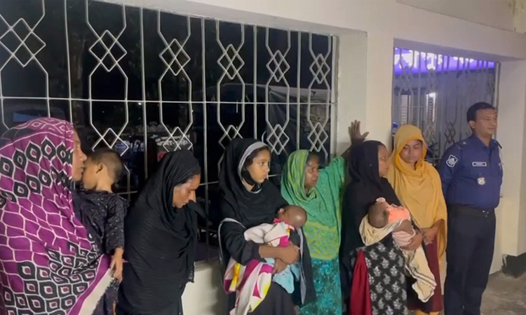 লক্ষ্মীপুরে হাসপাতাল থেকে রোগীদের মালামাল চুরি, চোর সিন্ডিকেটের ৬ নারী সদস্য গ্রেপ্তার